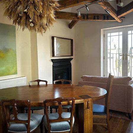 Stunning 3 Bedroom House With Amazing Castle View アニック エクステリア 写真