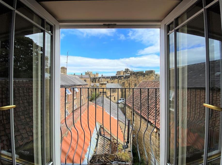 Stunning 3 Bedroom House With Amazing Castle View アニック エクステリア 写真