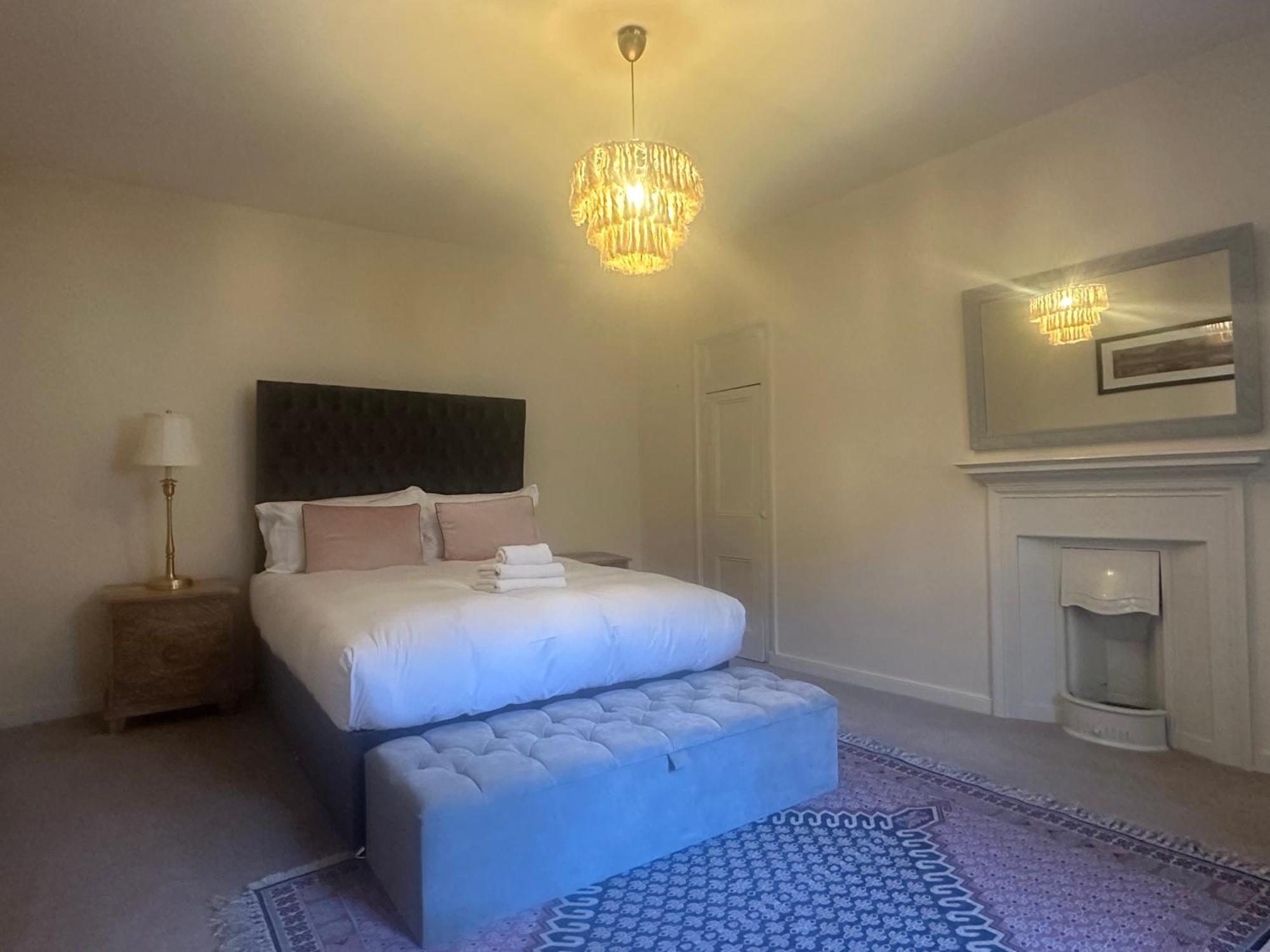 Stunning 3 Bedroom House With Amazing Castle View アニック エクステリア 写真