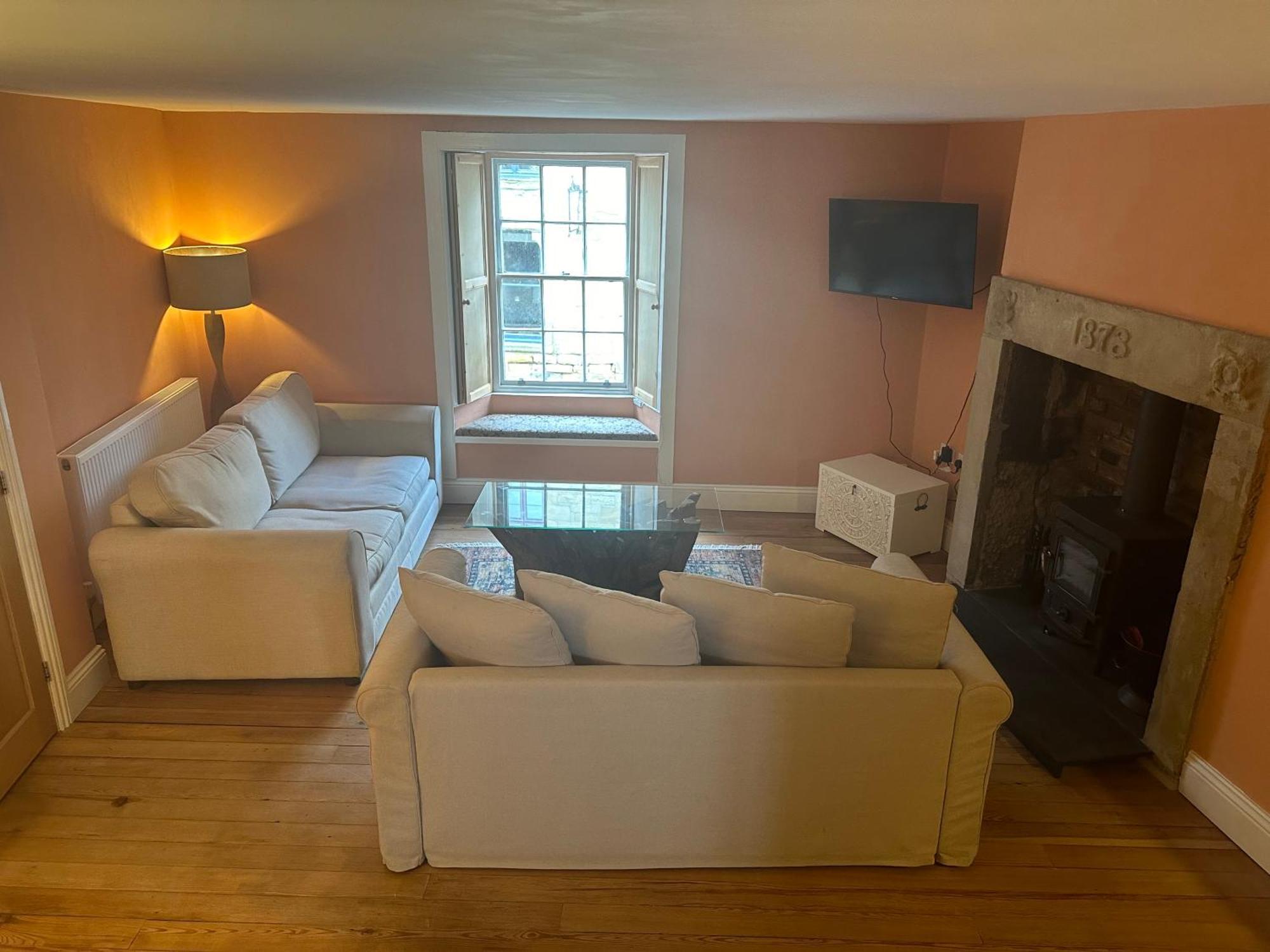 Stunning 3 Bedroom House With Amazing Castle View アニック エクステリア 写真
